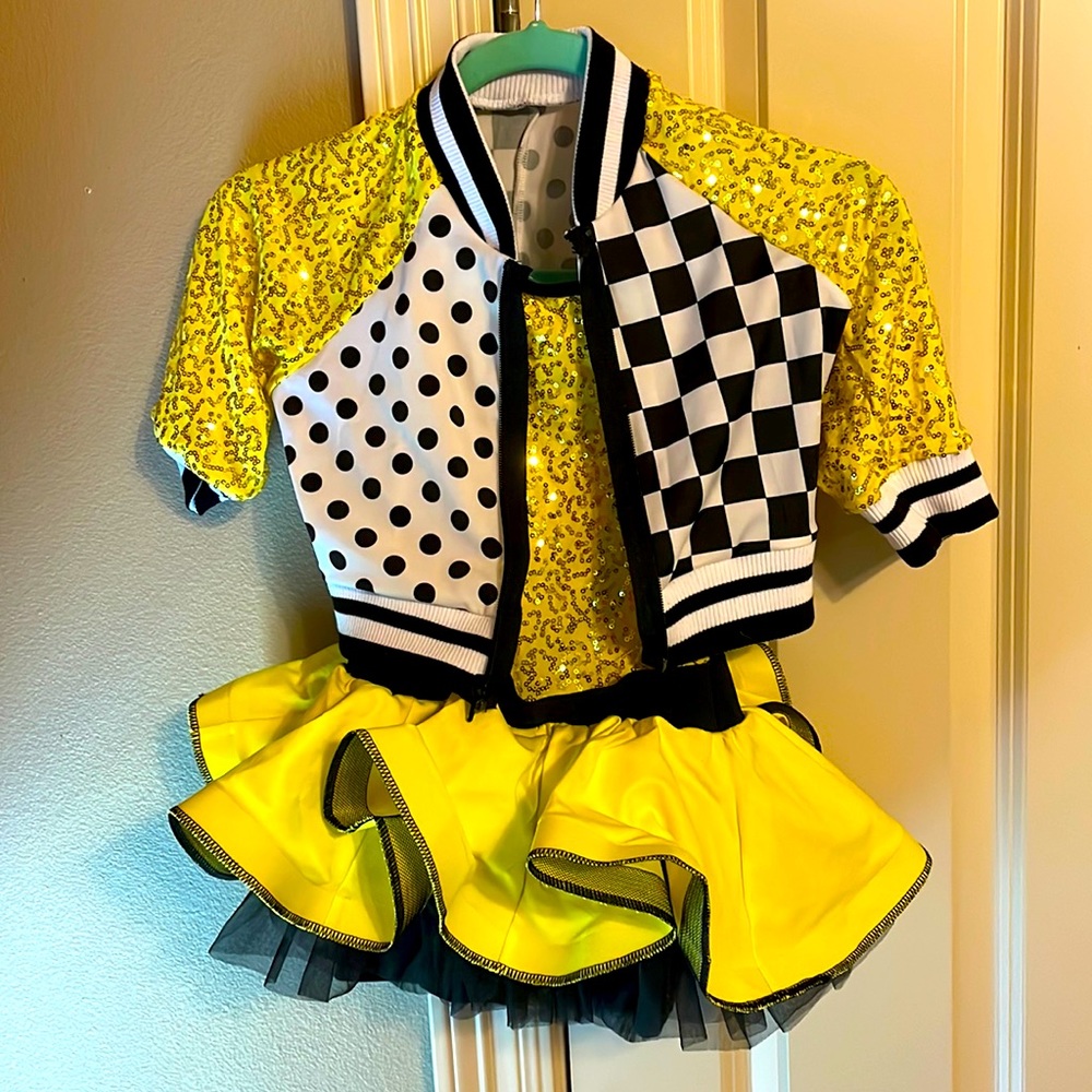 Weissman yellow black white dance